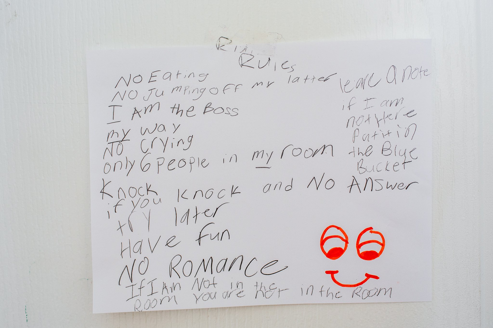child's handwriting listing room rules on door